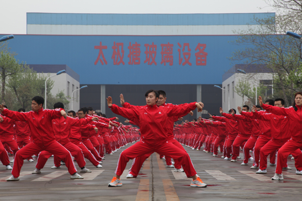 中國太極搪玻璃設備全體員工向您拜年！